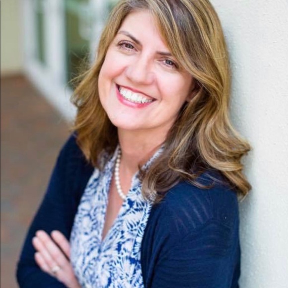 Meet your posher, Tamara. - Picture 2 of 8